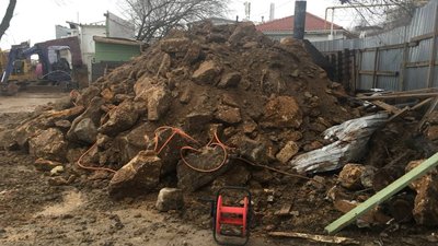 На узбережжі Одеси триває будівництво попри заборони на час слідства На узбережжі Одеси триває будівництво попри заборони на час слідства
