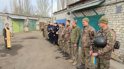У прифронтовому Миколаєві військові та їхні родини відзначають Великдень