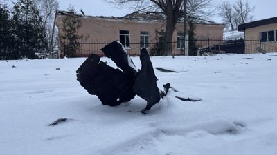 У Чугуєві росіяни розбили школу, що була "мініхабом" для видачі гуманітарної допомоги У Чугуєві росіяни розбили школу, що була "мініхабом" для видачі гуманітарної допомоги