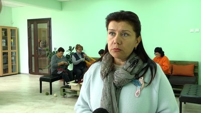 Запит на шкарпетки отримують постійно: житомирські волонтерки в'яжуть для українських військових Запит на шкарпетки отримують постійно: житомирські волонтерки в'яжуть для українських військових