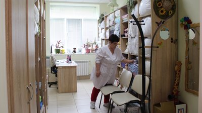 Ховалися в коридорах, аби не залишити пацієнтів: в одній з харківських лікарень, де є хоспіс для дітей, зробили укриття Ховалися в коридорах, аби не залишити пацієнтів: в одній з харківських лікарень, де є хоспіс для дітей, зробили укриття