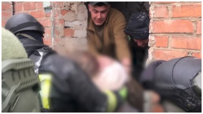 Жінку дістали з під завалів у Словʼянську