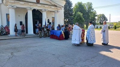 Із Сергієм Середою прощалися біля Свято-Успенського собору ПЦУ у Полтаві Із Сергієм Середою прощалися біля Свято-Успенського собору ПЦУ у Полтаві