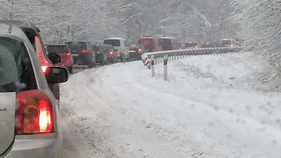 Під Житомиром утворився затор від Високої Печі – у ДТП потрапили три автівки Під Житомиром утворився затор від Високої Печі – у ДТП потрапили три автівки