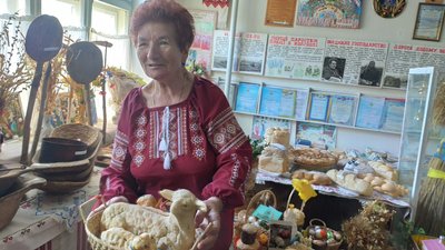 На Тернопільщині у музеї хліба зберігають коровай, якому 8 років На Тернопільщині у музеї хліба зберігають коровай, якому 8 років
