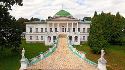 Куди поїхати та що подивитися на Чернігівщині: маєток Галаганів у Сокиринцях