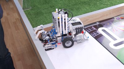 Черкаські школярі готуються до фестивалю з робототехніки Черкаські школярі готуються до фестивалю з робототехніки