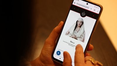 Албанська акторка подає до суду на уряд