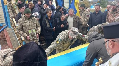 На Тернопільщині попрощалися із загиблим військовослужбовцем Максимом Кюзом На Тернопільщині попрощалися із загиблим військовослужбовцем Максимом Кюзом