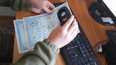 На Вінниччині чоловік "придбав" третю дитину, щоб виїхати за кордон