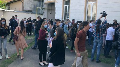 77, 2 % зареєстрованих учасників прийшли на ЗНО з хімії в Ужгороді