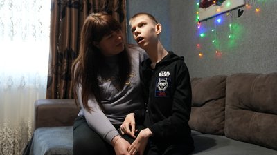 13-річний Нікіта з мамою Яною.