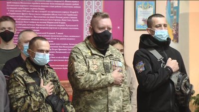 На честь загиблих учасників АТО у Вінниці встановили меморіальні дошки На честь загиблих учасників АТО у Вінниці встановили меморіальні дошки