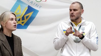 У Сумах вшанували срібних призерів Дефлімпійських ігор Анну Затилкіну та Дмитра Петренка У Сумах вшанували срібних призерів Дефлімпійських ігор Анну Затилкіну та Дмитра Петренка