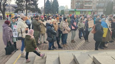 У Черкасах 25 листопада під міськрадою відбулася акція "Гроші на ЗСУ" У Черкасах 25 листопада під міськрадою відбулася акція "Гроші на ЗСУ"