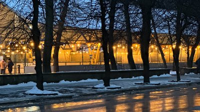 Мокрий сніг та ожеледиця на вулицях Хмельницького