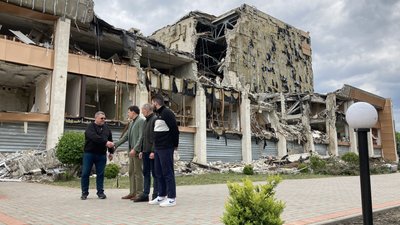 Очільник міжнародної ГО Ukraine Focus, американський волонтер Брок Бірман відвідав Лозову. Травень 2023 року. Фото: Юлія Токар/Суспільне Харків Очільник міжнародної ГО Ukraine Focus, американський волонтер Брок Бірман відвідав Лозову. Травень 2023 року. Фото: Юлія Токар/Суспільне Харків