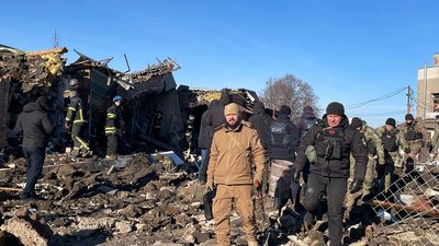 Ринок у Шевченковому після обстрілу Ринок у Шевченковому після обстрілу