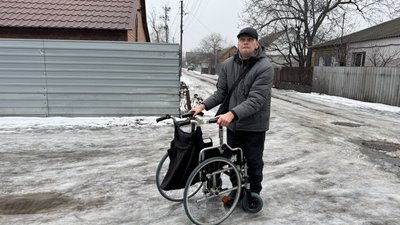 Полтавці з інвалідністю не можуть виїхати з мікрорайону Лісок через розбиті дороги Полтавці з інвалідністю не можуть виїхати з мікрорайону Лісок через розбиті дороги