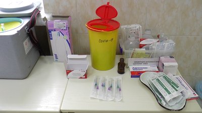 Першу дозу з залишків вакцини отримали членкиня миколаївського міськвиконкому та ветеран АТО Першу дозу з залишків вакцини отримали членкиня миколаївського міськвиконкому та ветеран АТО