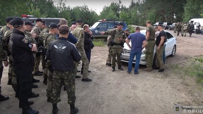 Житомирські оперативники затримали підозрюваного у вбивстві однієї людини та пораненні ще 8