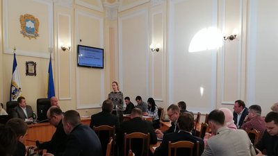 У Тернополі збережуть зелений сквер. Міськрада не проголосувала за поновлення оренди "Тернопільбуду"