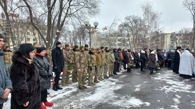 У Полтаві прощаються із п'ятьма захисниками України У Полтаві прощаються із п'ятьма захисниками України