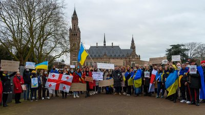 "#StandWithUkraine". Дипломати й активісти в усьому світі виступають на підтримку України "#StandWithUkraine". Дипломати й активісти в усьому світі виступають на підтримку України
