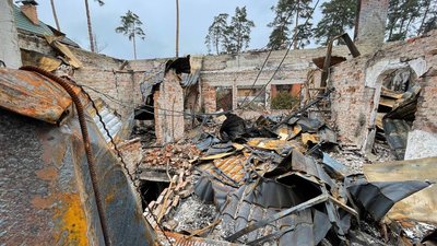 "Було пів батона хліба на два тижні на цілу родину". Історія волонтера з Ірпеня Романа "Було пів батона хліба на два тижні на цілу родину". Історія волонтера з Ірпеня Романа