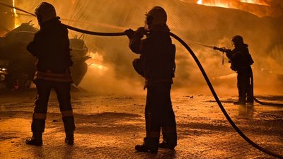РФ атакувала Одещину: пожежі в житлових будинках, на АЗС і в порту, є постраждалі