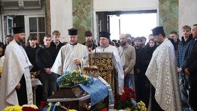 У Луцьку попрощалися з 19-річним військовослужбовцем Денисом Бойченком У Луцьку попрощалися з 19-річним військовослужбовцем Денисом Бойченком