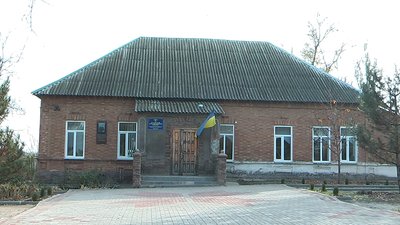 У Запорізькому районі руйнують фасад історичної будівлі У Запорізькому районі руйнують фасад історичної будівлі
