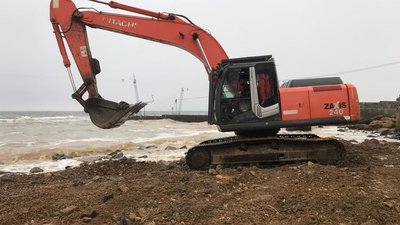 Капітальний ремонт підпірної стінки на одеському пляжі може бути незаконним — еколог Капітальний ремонт підпірної стінки на одеському пляжі може бути незаконним — еколог