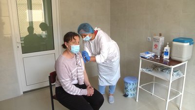 Вакцинація від COVID-19: за добу 1595 жителів Хмельниччини отримали щеплення