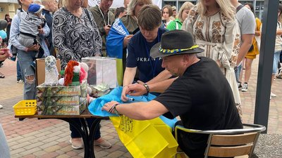У Черкасах відбувся благодійний захід "Волонтер — це Я" У Черкасах відбувся благодійний захід "Волонтер — це Я"