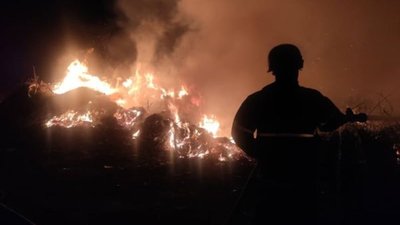 Обстріли РФ. Рятувальники Миколаївщини загасили чотири пожежі