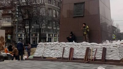 У Харкові третій монумент обкладають мішками із піском У Харкові третій монумент обкладають мішками із піском