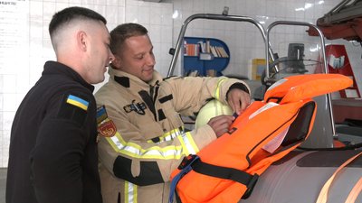 Рятувальники — ті, хто допомагає першими Рятувальники — ті, хто допомагає першими