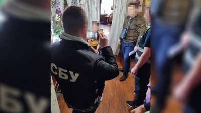 Передавала розвіддані росіянам: на Чернігівщині СБУ затримала 32-річну жінку Передавала розвіддані росіянам: на Чернігівщині СБУ затримала 32-річну жінку