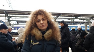 "Сидіти наляканими — не вихід", — дніпряни про те, чому їдуть в евакуацію "Сидіти наляканими — не вихід", — дніпряни про те, чому їдуть в евакуацію