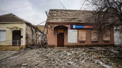 Херсон, обстріли, будинки, вулиця, руйнування, уламки