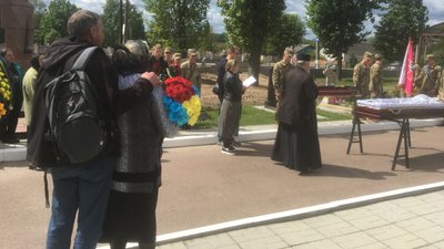 У Житомирі попрощалися з військовим 13 окремого десантно-штурмового батальйону Сергієм Яхимовичем У Житомирі попрощалися з військовим 13 окремого десантно-штурмового батальйону Сергієм Яхимовичем