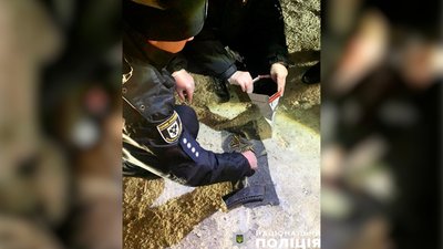 Автоматична зброя з глушником та набоям: жителя Чернігівщини підозрюють у незаконному зберіганні зброї та боєприпасів Автоматична зброя з глушником та набоям: жителя Чернігівщини підозрюють у незаконному зберіганні зброї та боєприпасів
