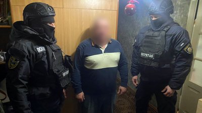 На Херсонщині трьох людей підозрюють у оборудках з іноземними компаніями На Херсонщині трьох людей підозрюють у оборудках з іноземними компаніями