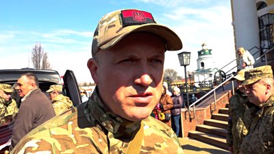 Потрапив під авіаудар: на Прилуччині попрощалися з військовим, який обороняв Чернігів Потрапив під авіаудар: на Прилуччині попрощалися з військовим, який обороняв Чернігів