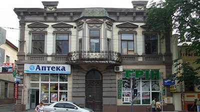 Архітектурна пам’ятка у Франківську з новими вікнами. Металопластиковими