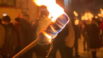 У Тернополі проходить смолоскипна хода пам'яті Степана Бандери У Тернополі проходить смолоскипна хода пам'яті Степана Бандери