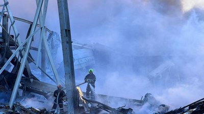 Російська армія обстріляла ТРЦ у Кременчуці — там було понад тисяча людей. Онлайн Російська армія обстріляла ТРЦ у Кременчуці — там було понад тисяча людей. Онлайн