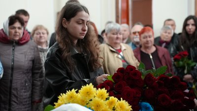 "Всі кулі взяв на себе". У Лебедині на Сумщині попрощались із міським головою Олександром Бакликовим "Всі кулі взяв на себе". У Лебедині на Сумщині попрощались із міським головою Олександром Бакликовим