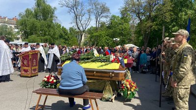 У Полтаві прощаються із загиблими на війні бійцями
